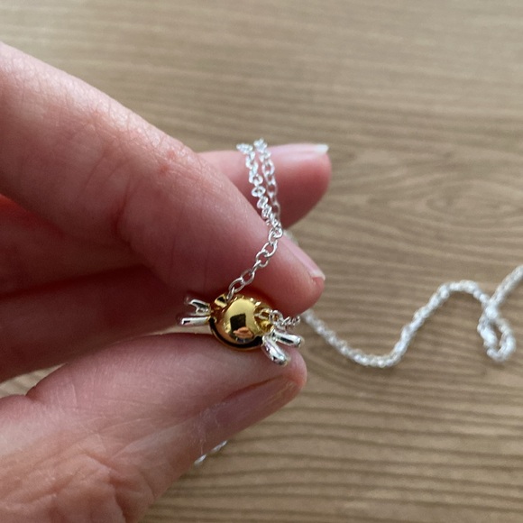 Bzzzz!🐝 Sweet bumble bee slide pendant in two tone. Measures 17 1/2 or 19 1/2. - Picture 5 of 6